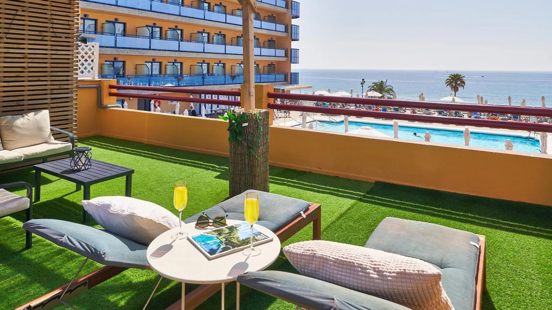 Lägenhet Perfect Beach Location With Roof Terrace Fuengirola
